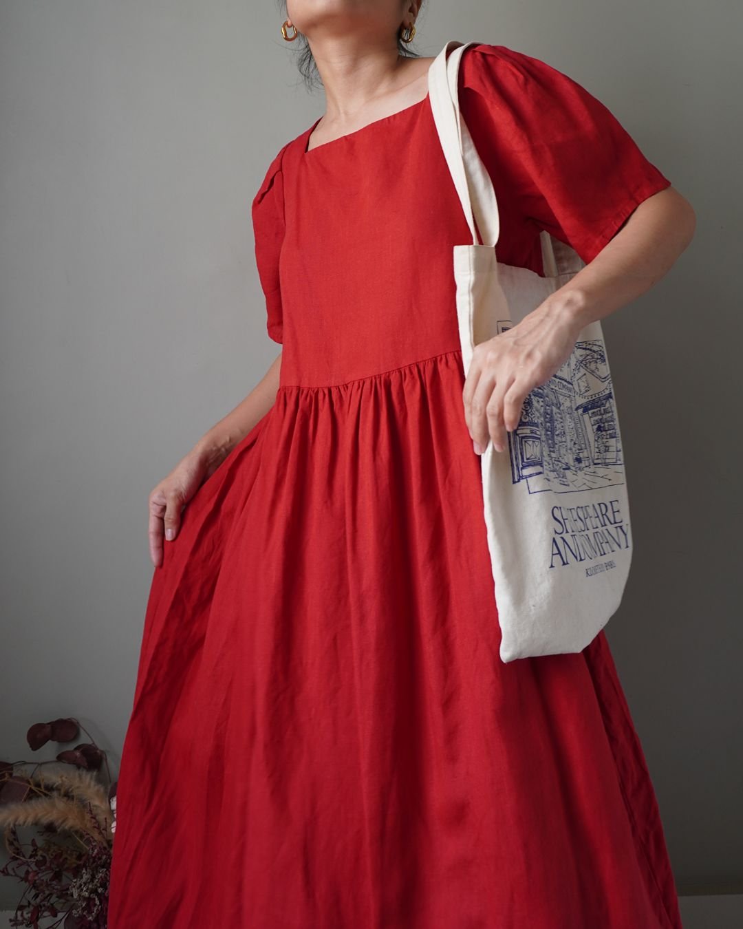 Quality is outstanding, vibrant solid red linen birthday dress / flea market dress / take anywhere dress - Image 2