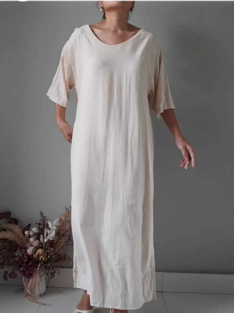 Loose, breathable navajowhite cotton dress with pockets and the sides