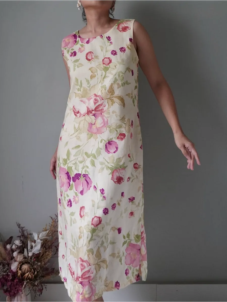 Fascinating linen dress with spring floral blooms pattern has discoloration - Image 1