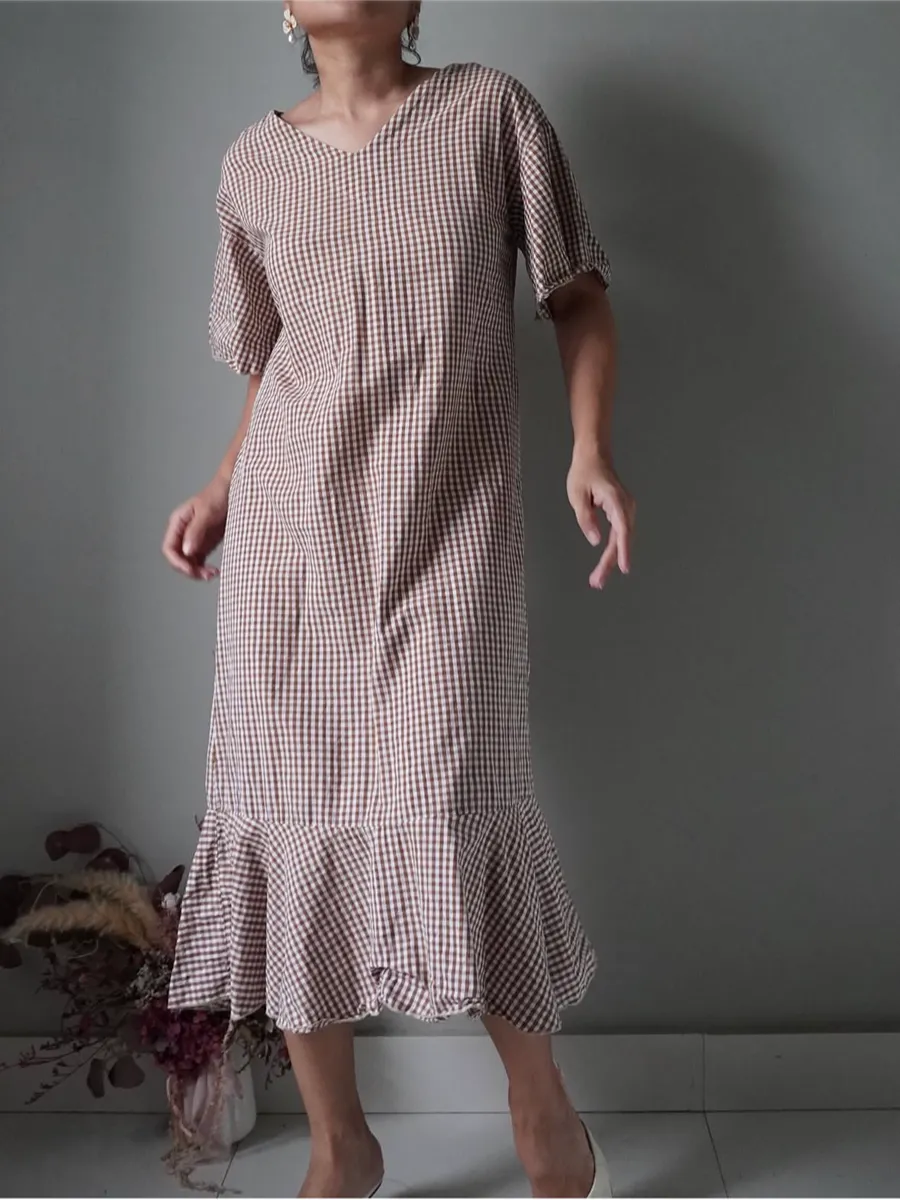 Mocha gingham patterned dress with mermaid sleeves and finish - Image 1