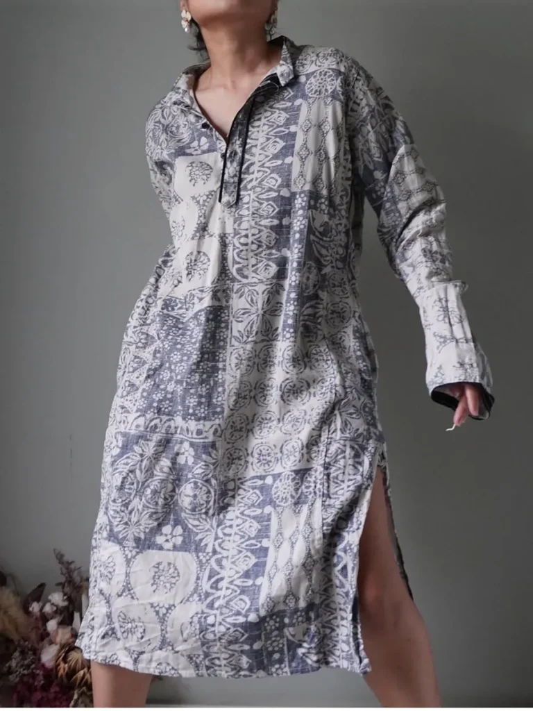 Cozy patterned blue dress with long sleeves and pockets