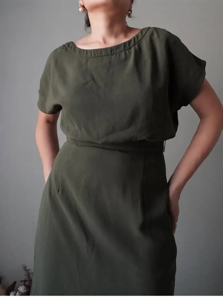 Deep army green casual dress, has a nice fitted bodice and back zipper