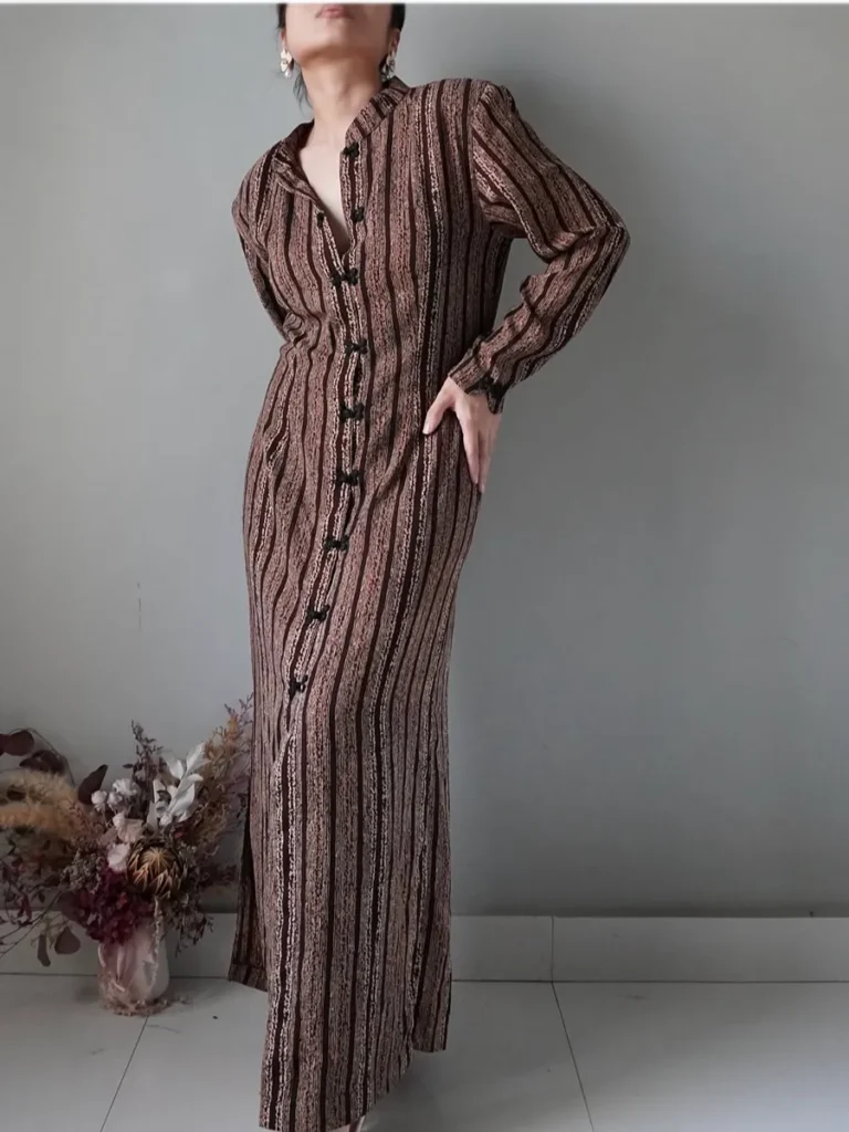 Patterned long dress with brown hues and Chinese buttons and love sleeves