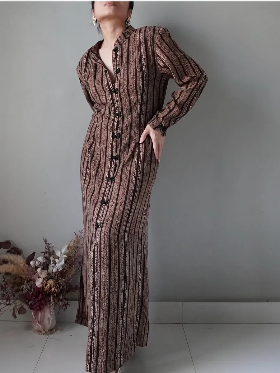 Patterned long dress with brown hues and Chinese buttons and love sleeves - Image 1