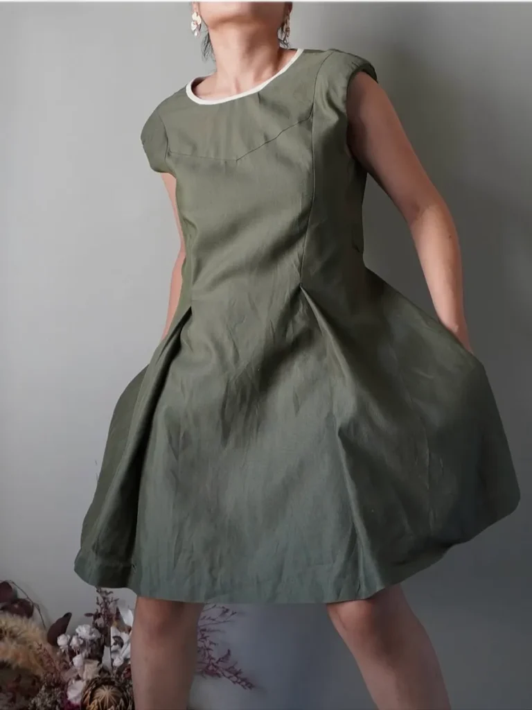 Beautiful structure, moss green casual dress with zipper
