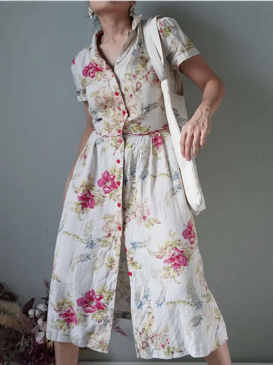 Lovely linen fabric, button down floral patterned dress, a classic - Image 1