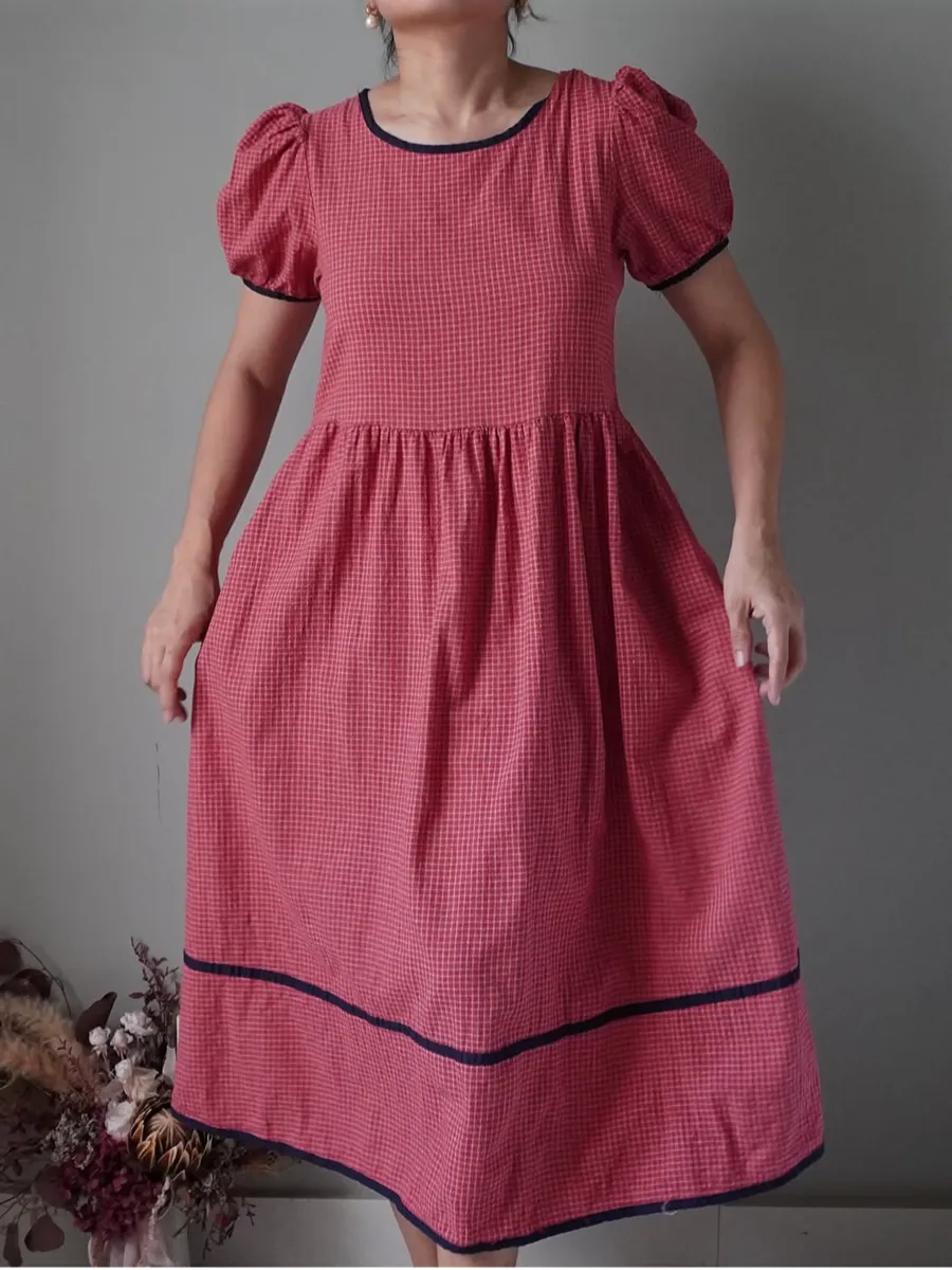 County-side plaid pattern dress with puffed sleeves - Image 1
