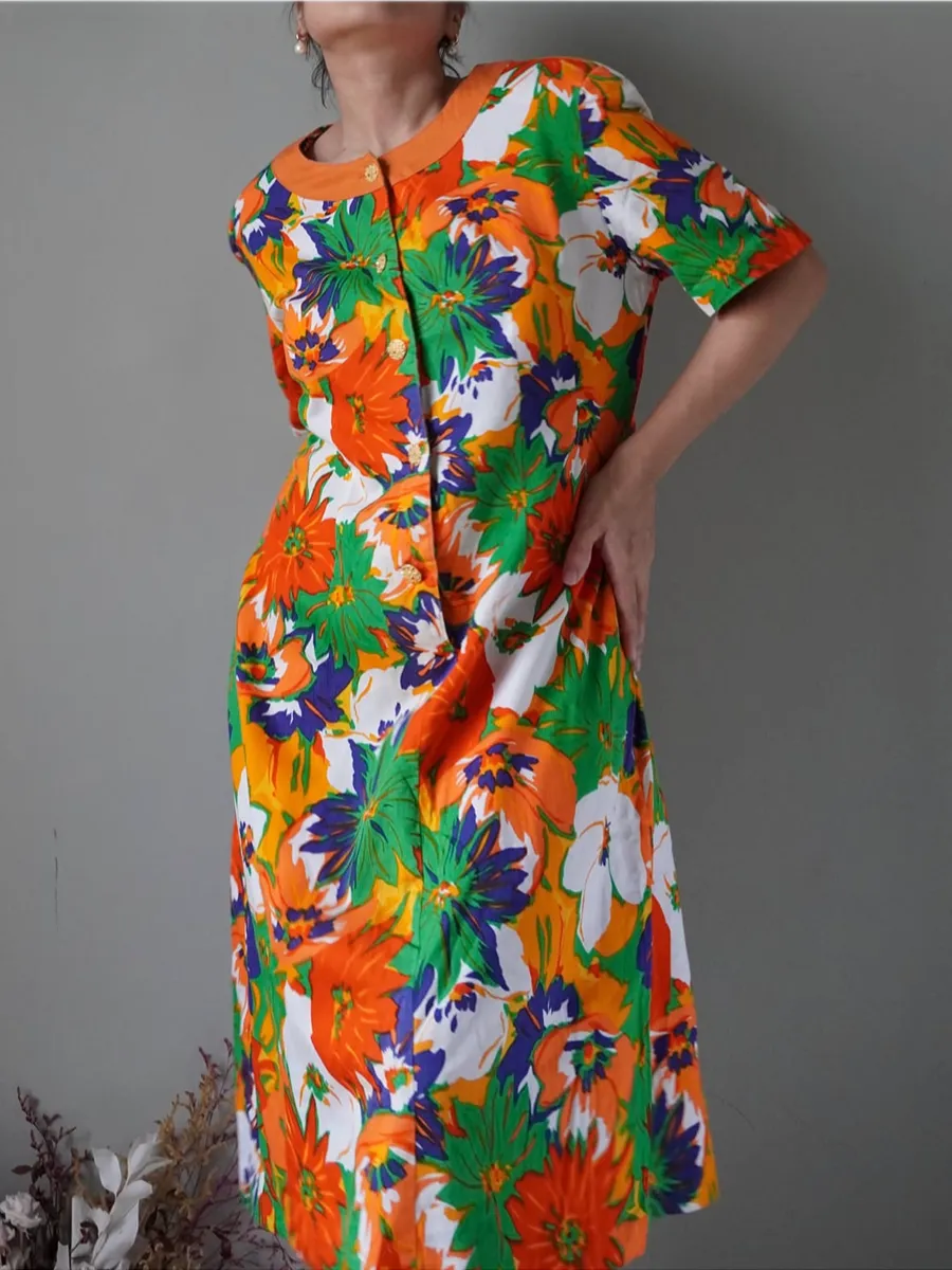 Vibrant retro floral patterned dress with buttons - Image 1