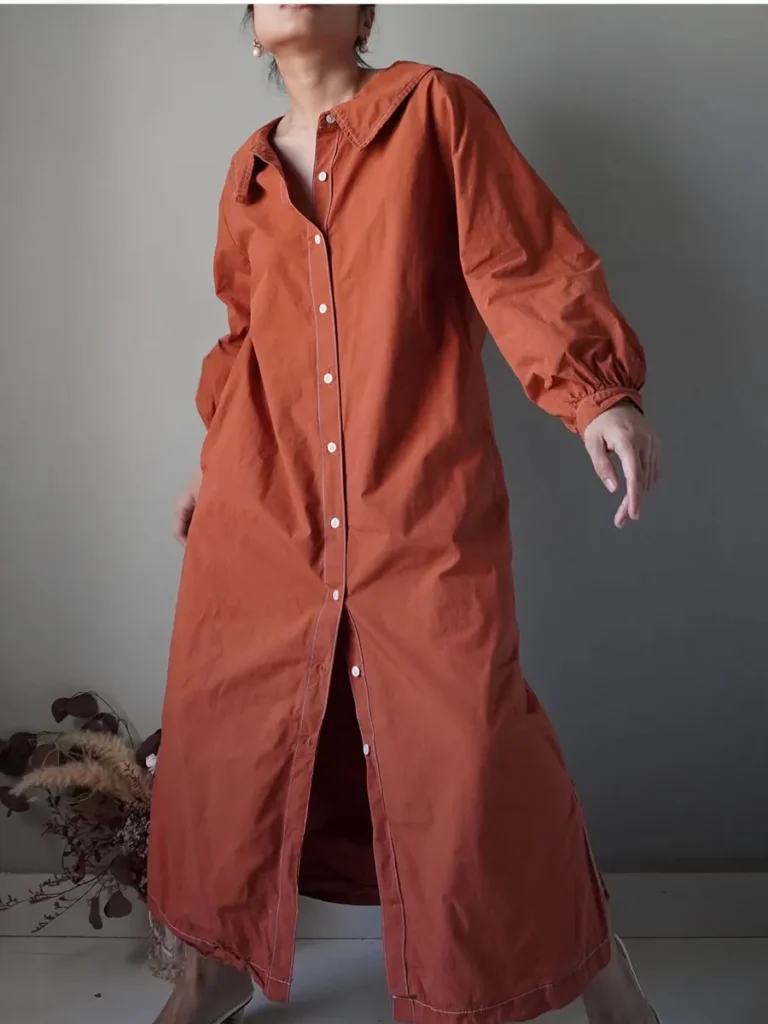 all because of a nice warm pumpkin color that gives a statement. Has long sleeves and collar ++ side pockets/