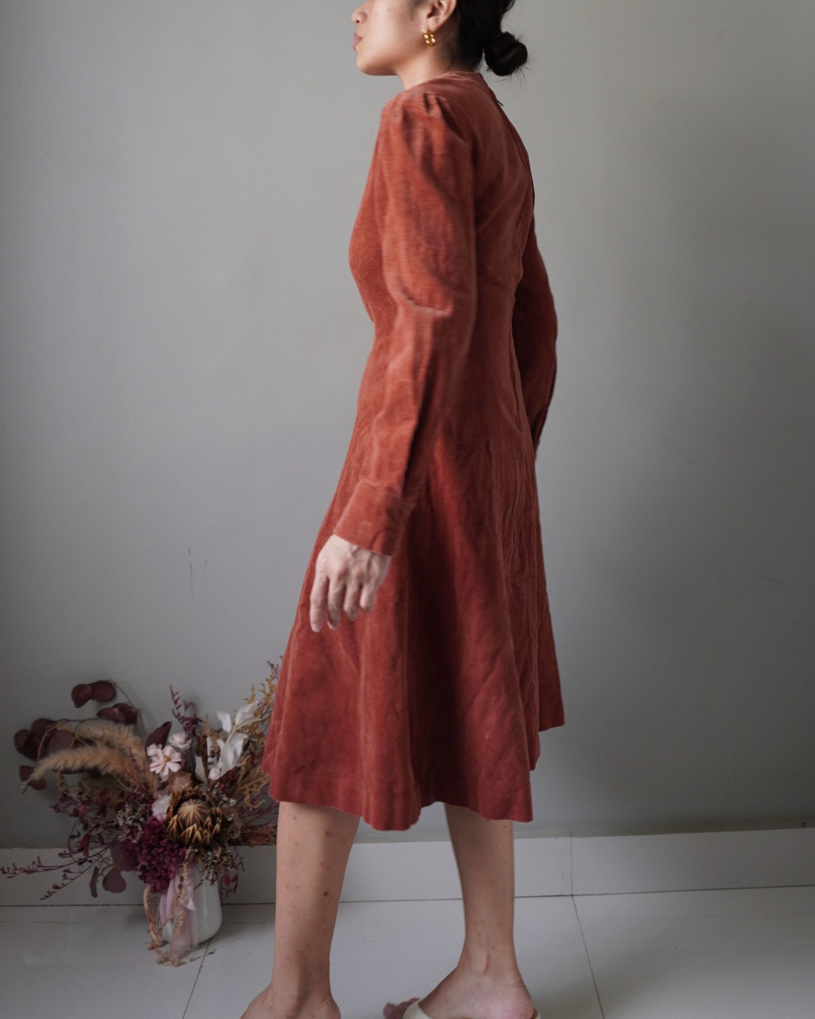 Something very timeless, rust cozy and modest corduroy dress with long sleeves and back zipper - Image 4