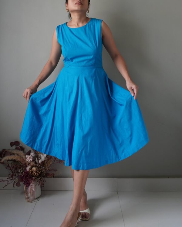 A piece that goes beyond time and seasons, very classic vibrant blue dress which is also very flowy - Image 2