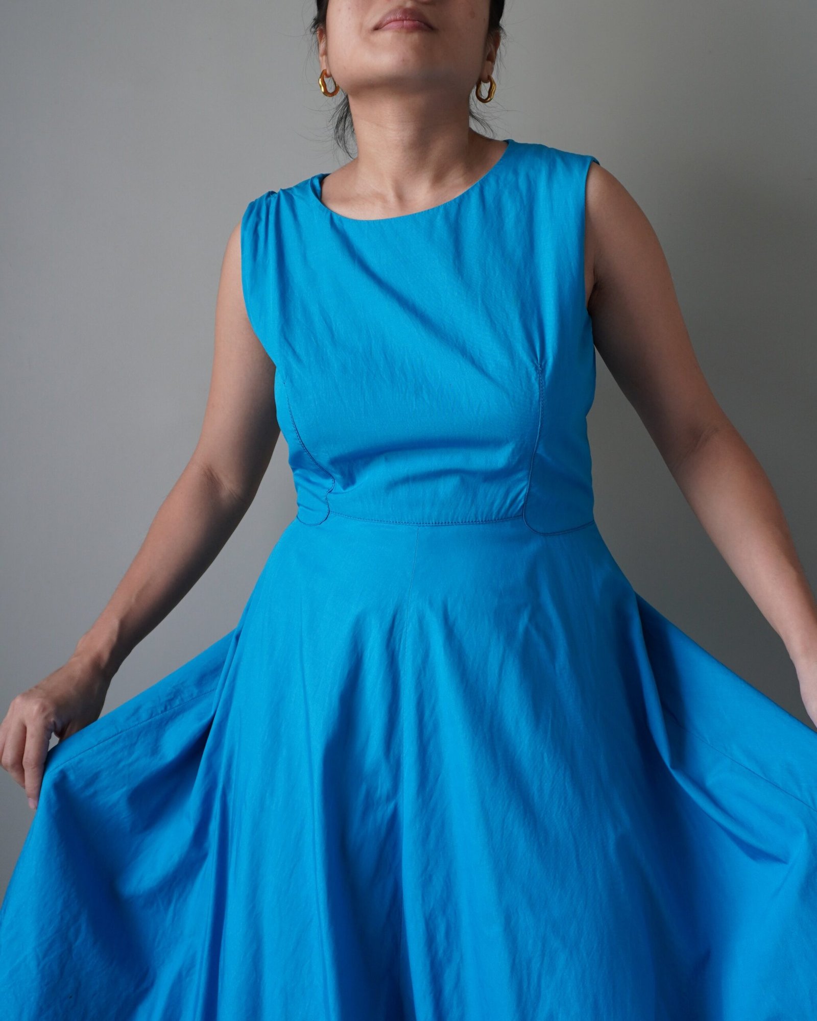 A piece that goes beyond time and seasons, very classic vibrant blue dress which is also very flowy - Image 3