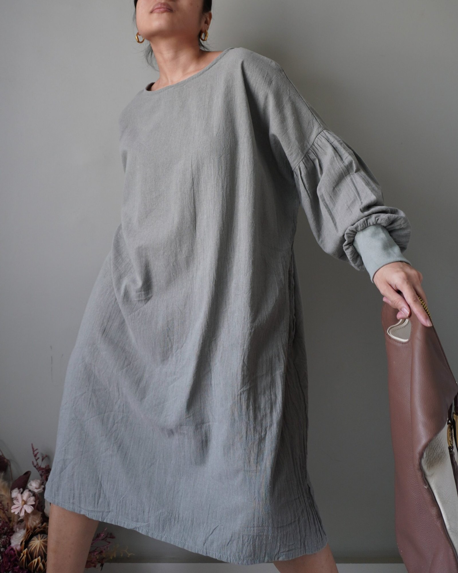 Gray bishop sleeves dress with side pockets - Image 1