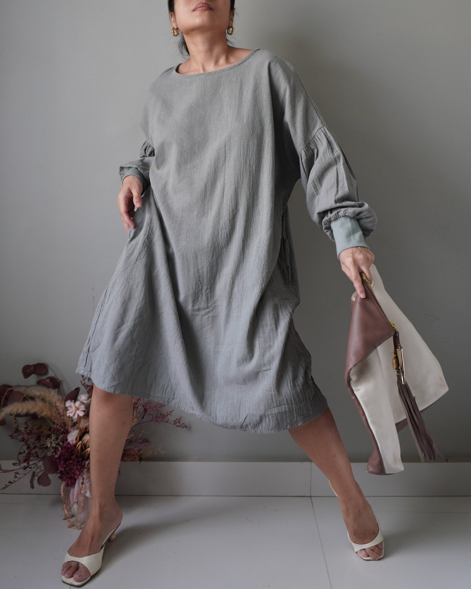 Gray bishop sleeves dress with side pockets - Image 2