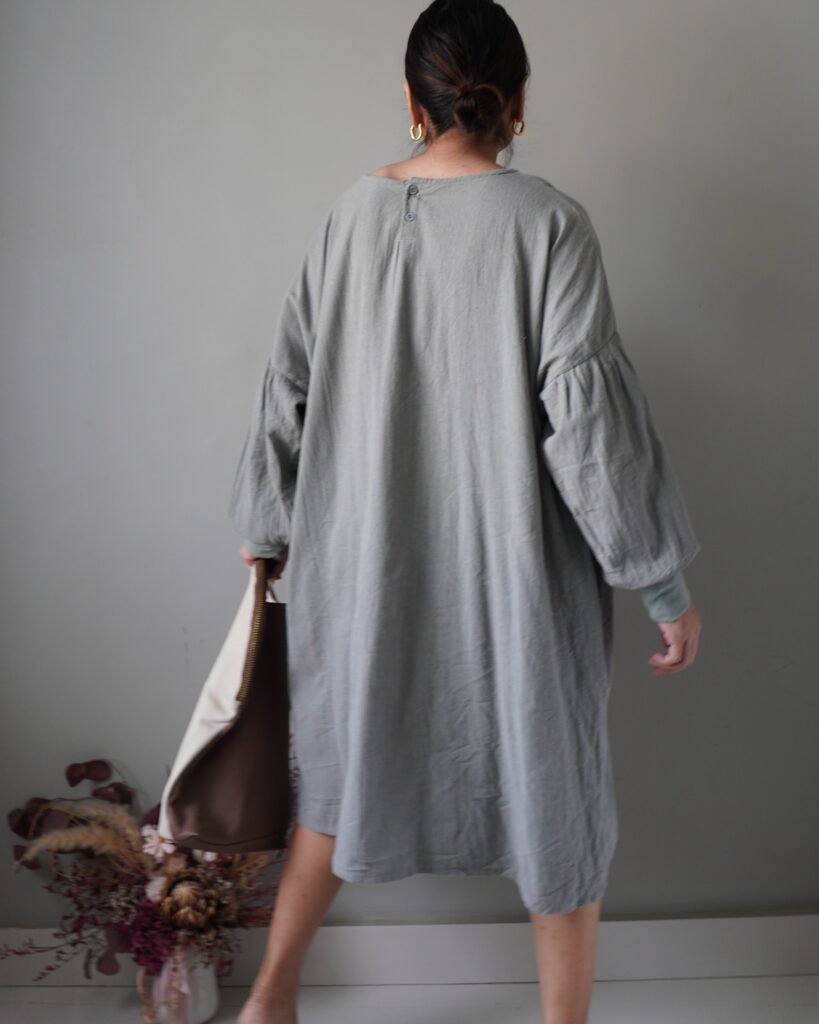Gray bishop sleeves dress with side pockets