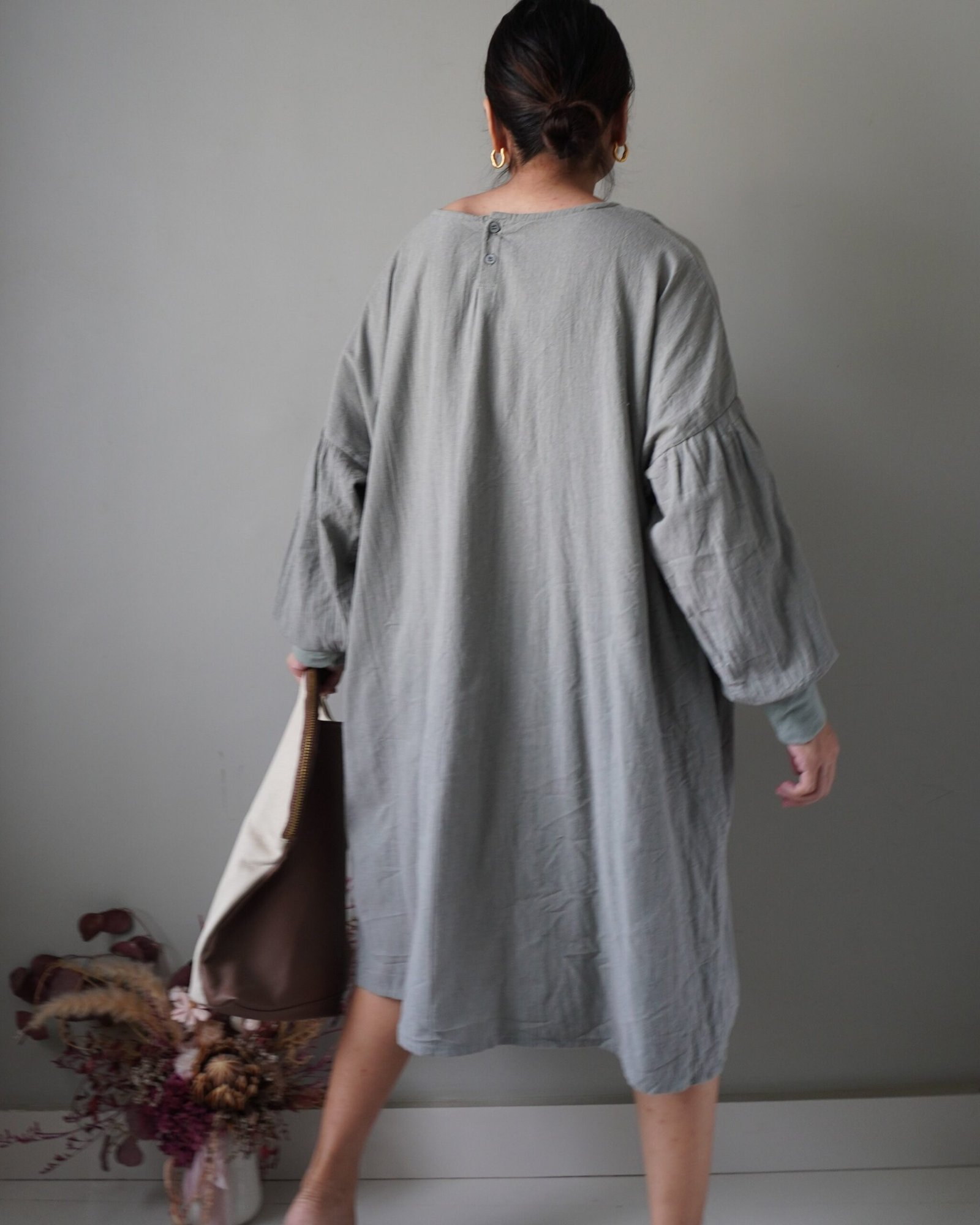 Gray bishop sleeves dress with side pockets - Image 3