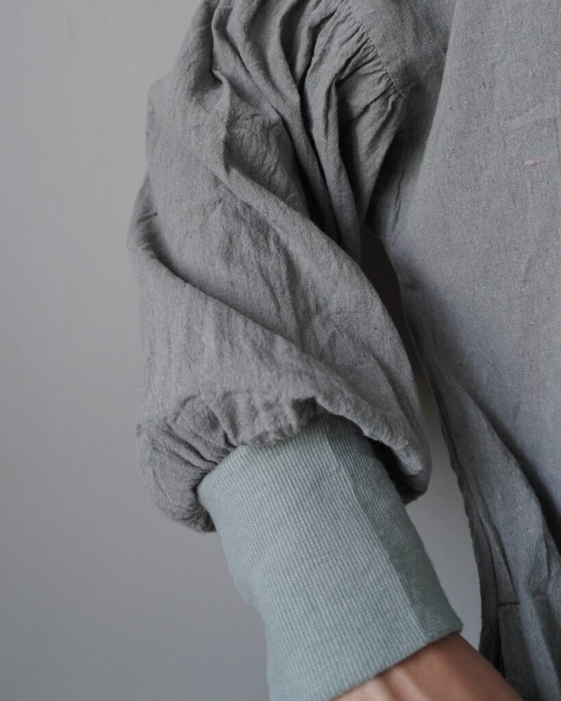 Gray bishop sleeves dress with side pockets