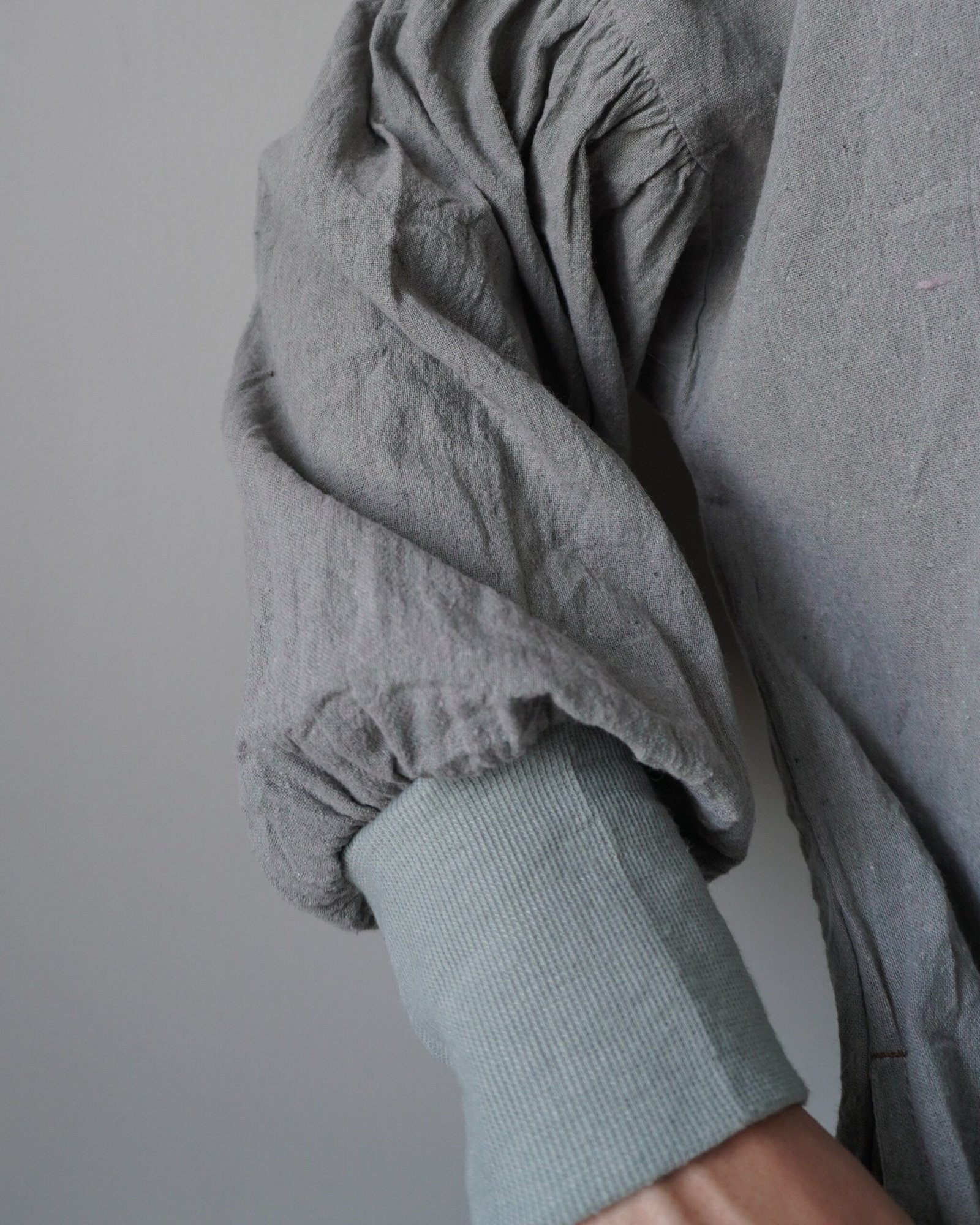 Gray bishop sleeves dress with side pockets - Image 5