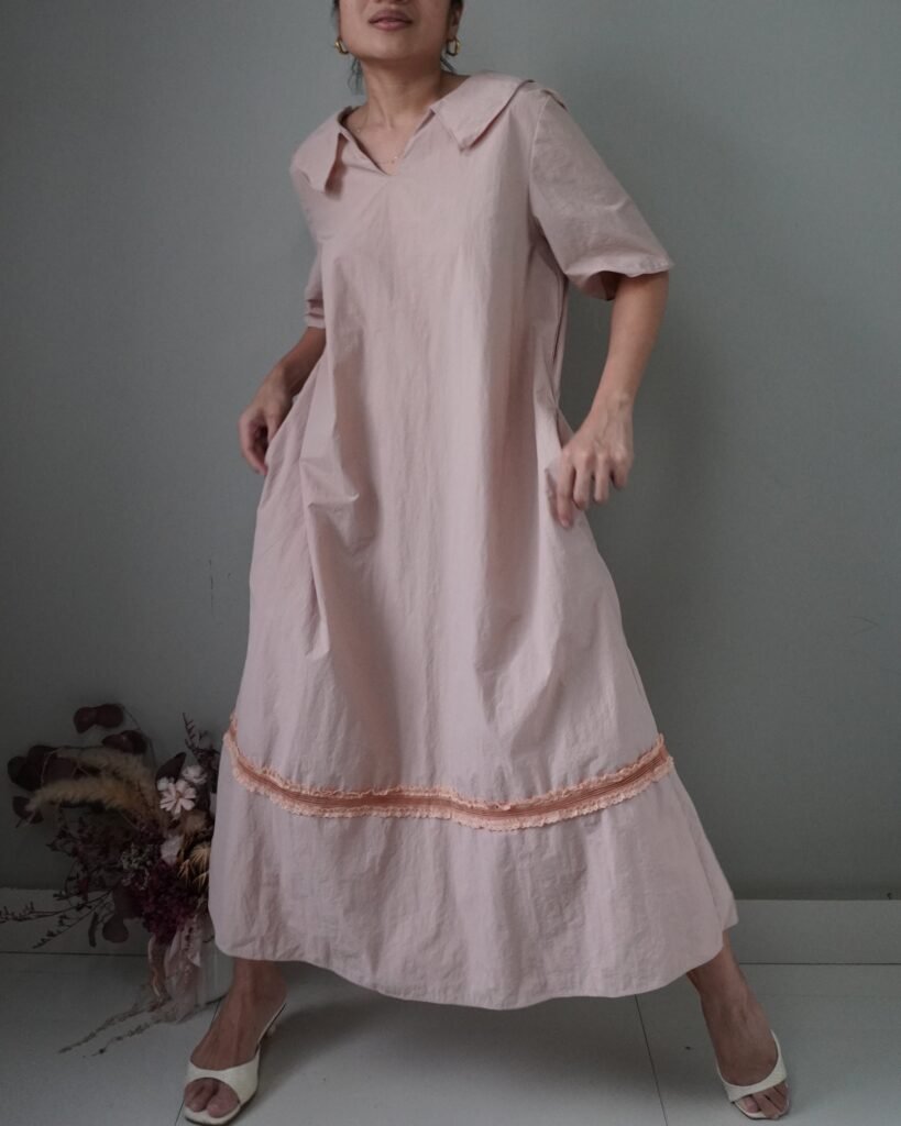 Peachy pink casual dress but my fave park is the minimal lace accent at the bottom! Has side pockets