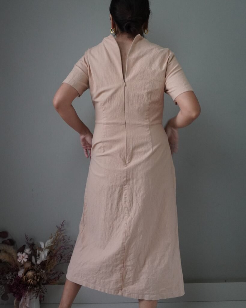 This is a beautiful botanical babydoll dress with collar and drawstring at waist