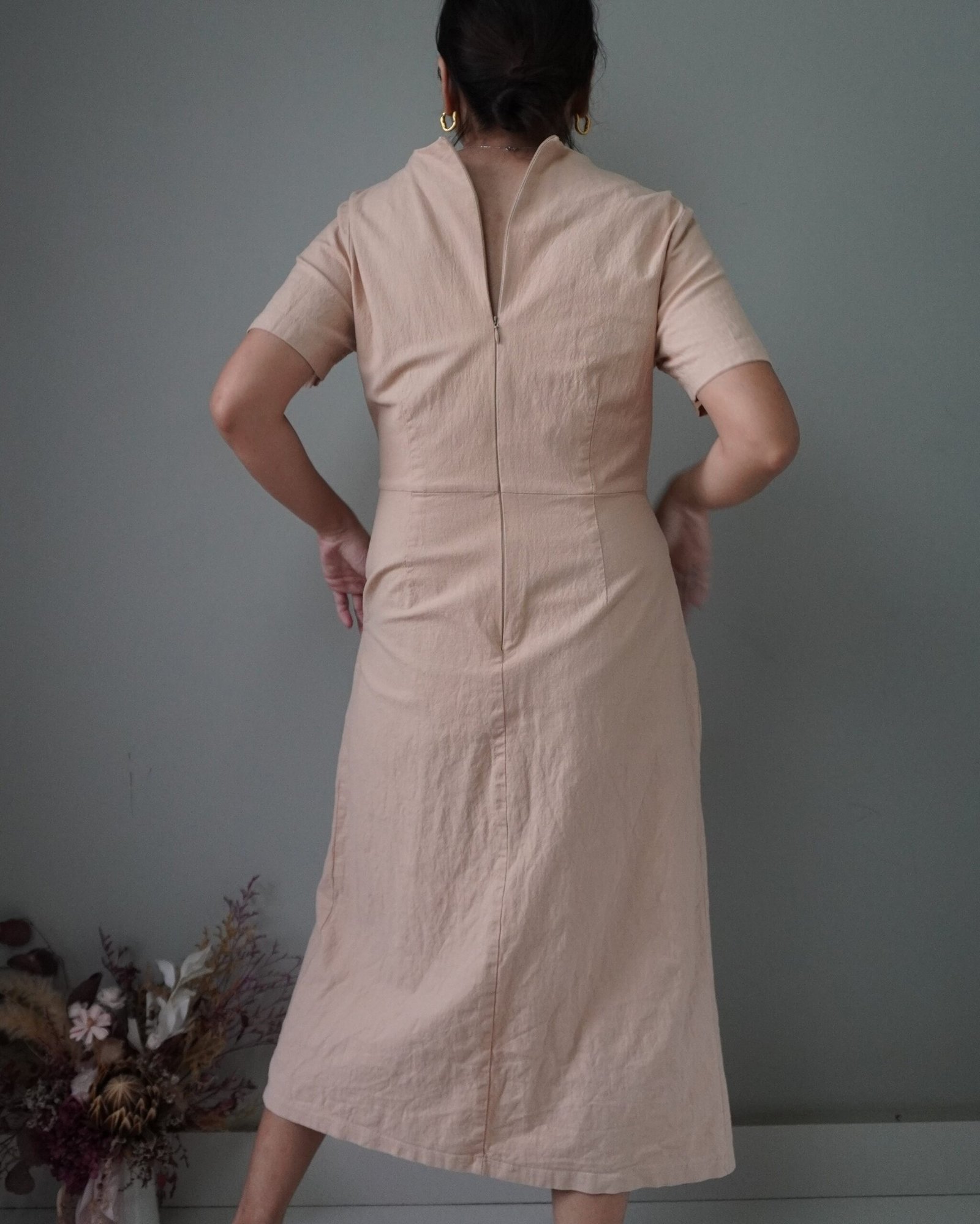 This is a beautiful botanical babydoll dress with collar and drawstring at waist - Image 4