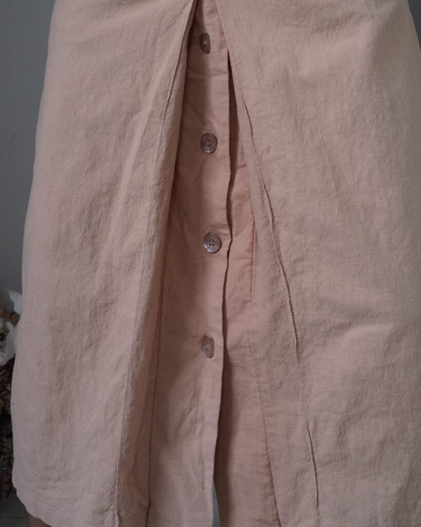 This is a beautiful botanical babydoll dress with collar and drawstring at waist