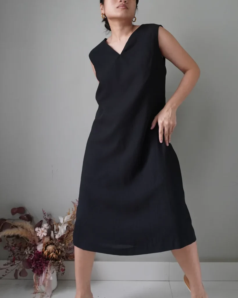 Quiet elegance. Black sleeveless dress with back zipper