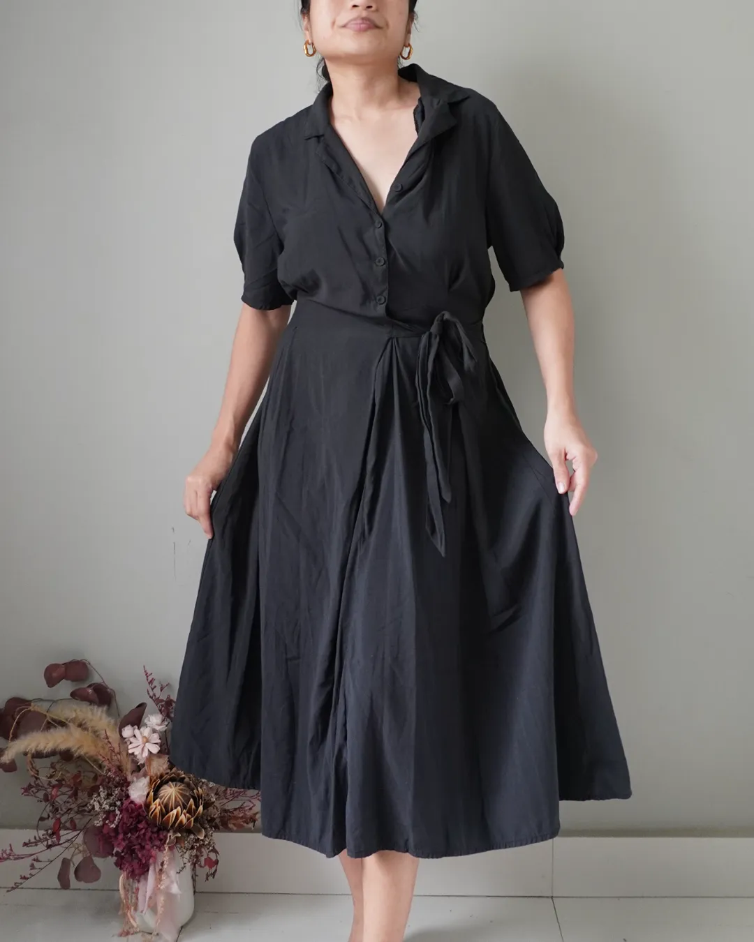 deep charcoal cotton dress, waist is stretchable and has a side ribbon - Image 4