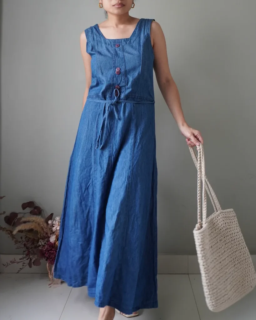 Love how the denim and length works!! Plus it has a thin belt that completes the whole look!