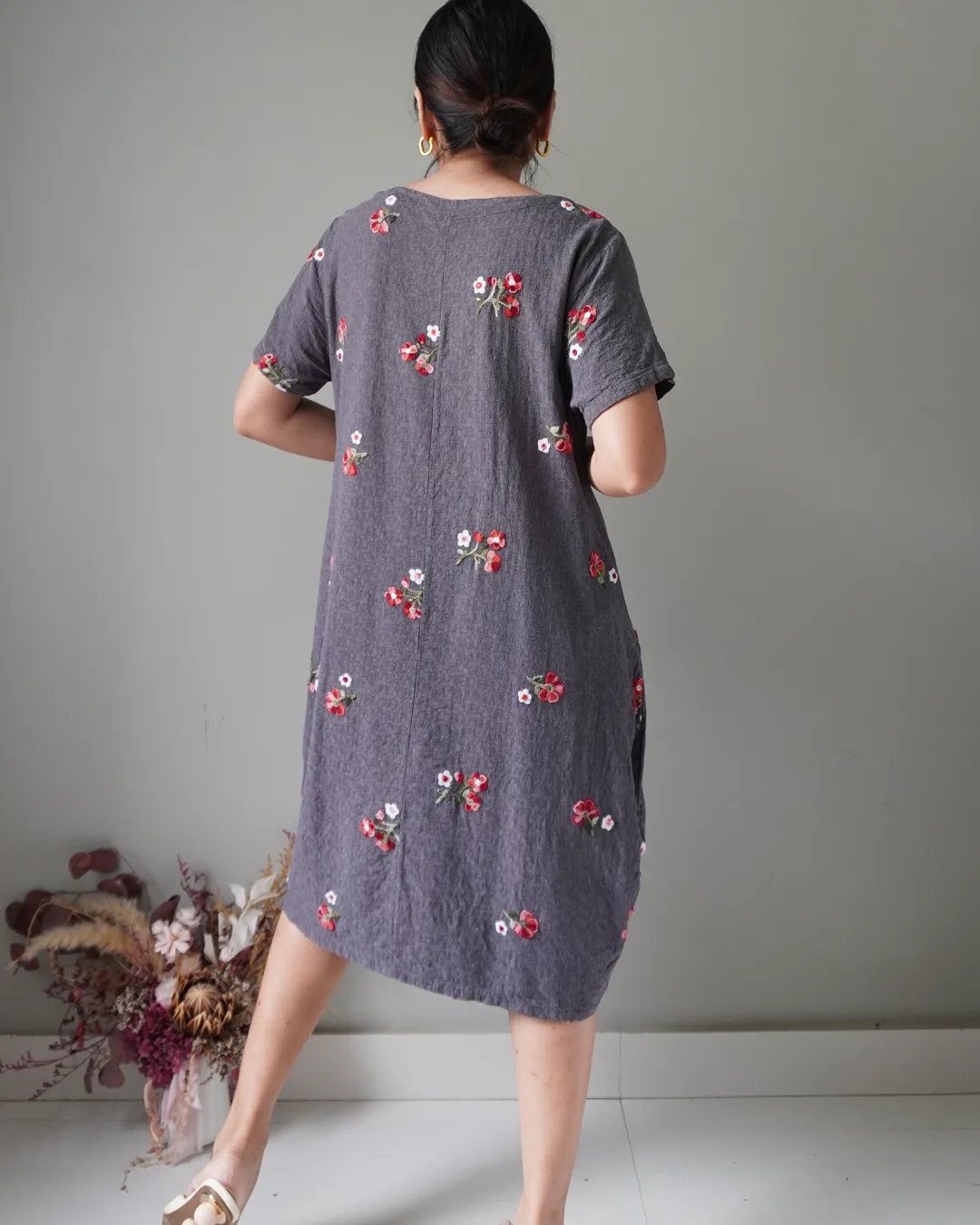 gray casual dress with embroidery details!! Also has pockets - Image 4