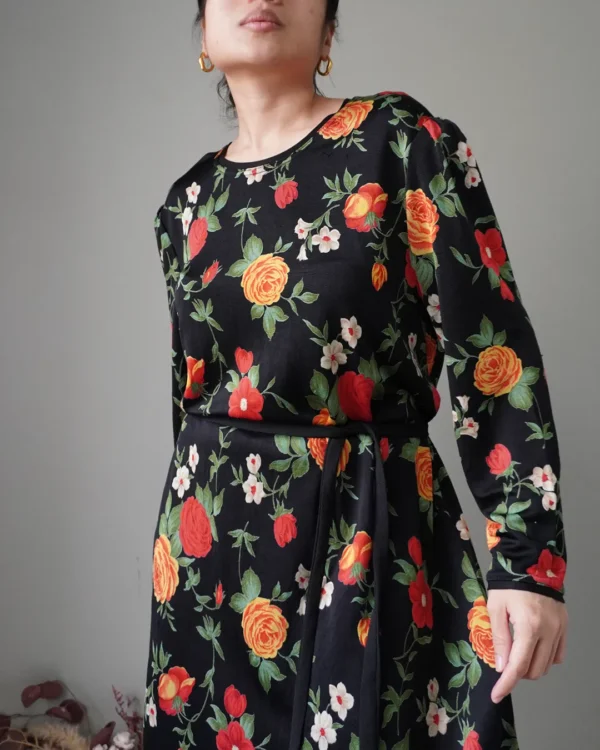Summer florals long black dress with full sleeves, has a removable belt - Image 4