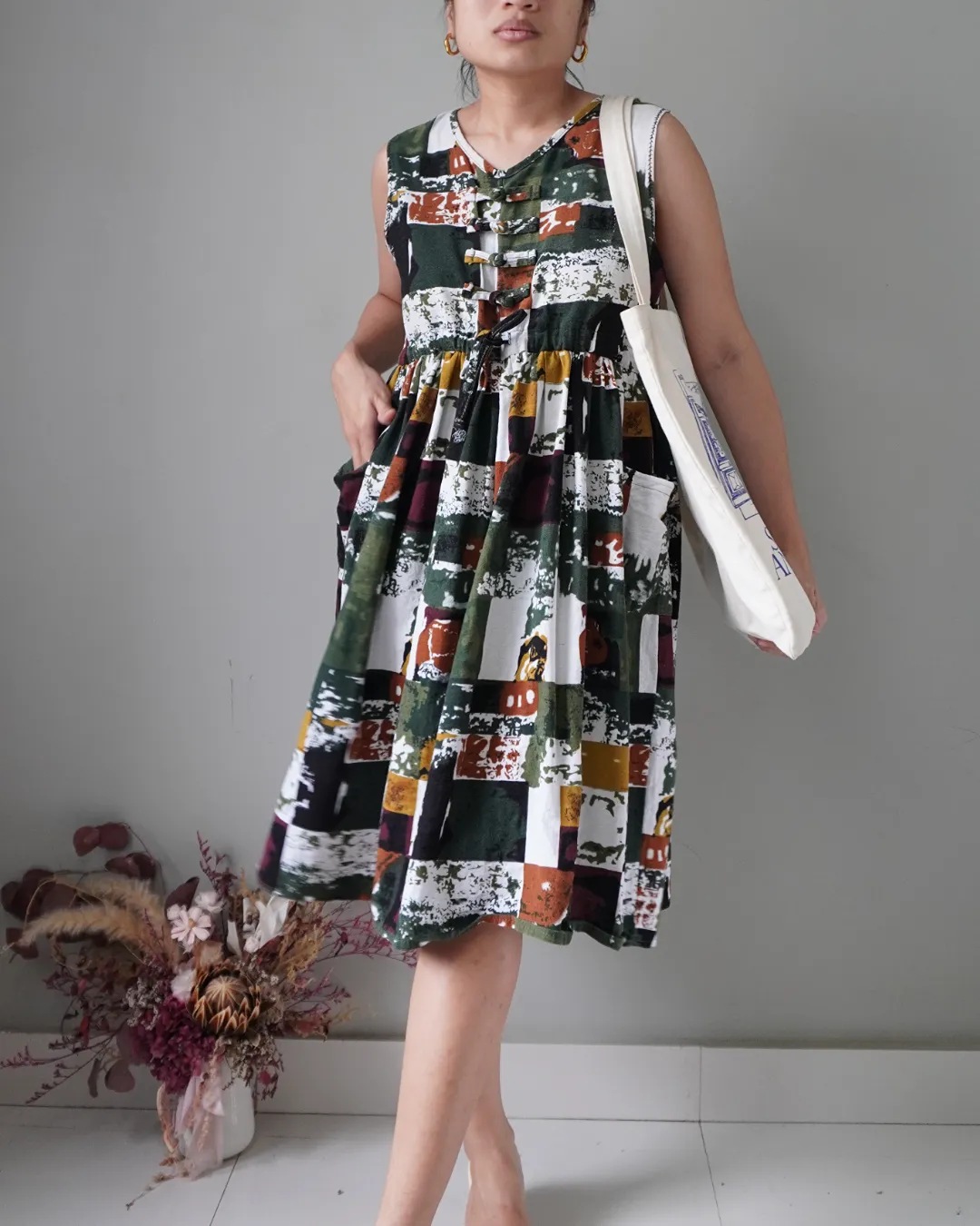 Multi color sleeveless linen dress with drawstring at waist - Image 2