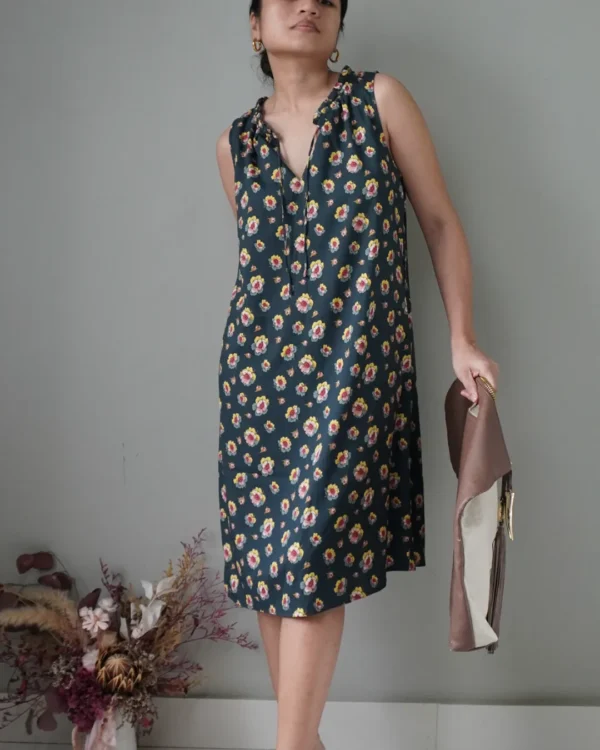 Cartoonish floral pattern sleeveless satin dress - Image 2