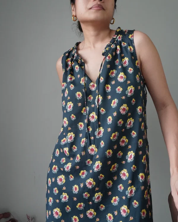Cartoonish floral pattern sleeveless satin dress - Image 3