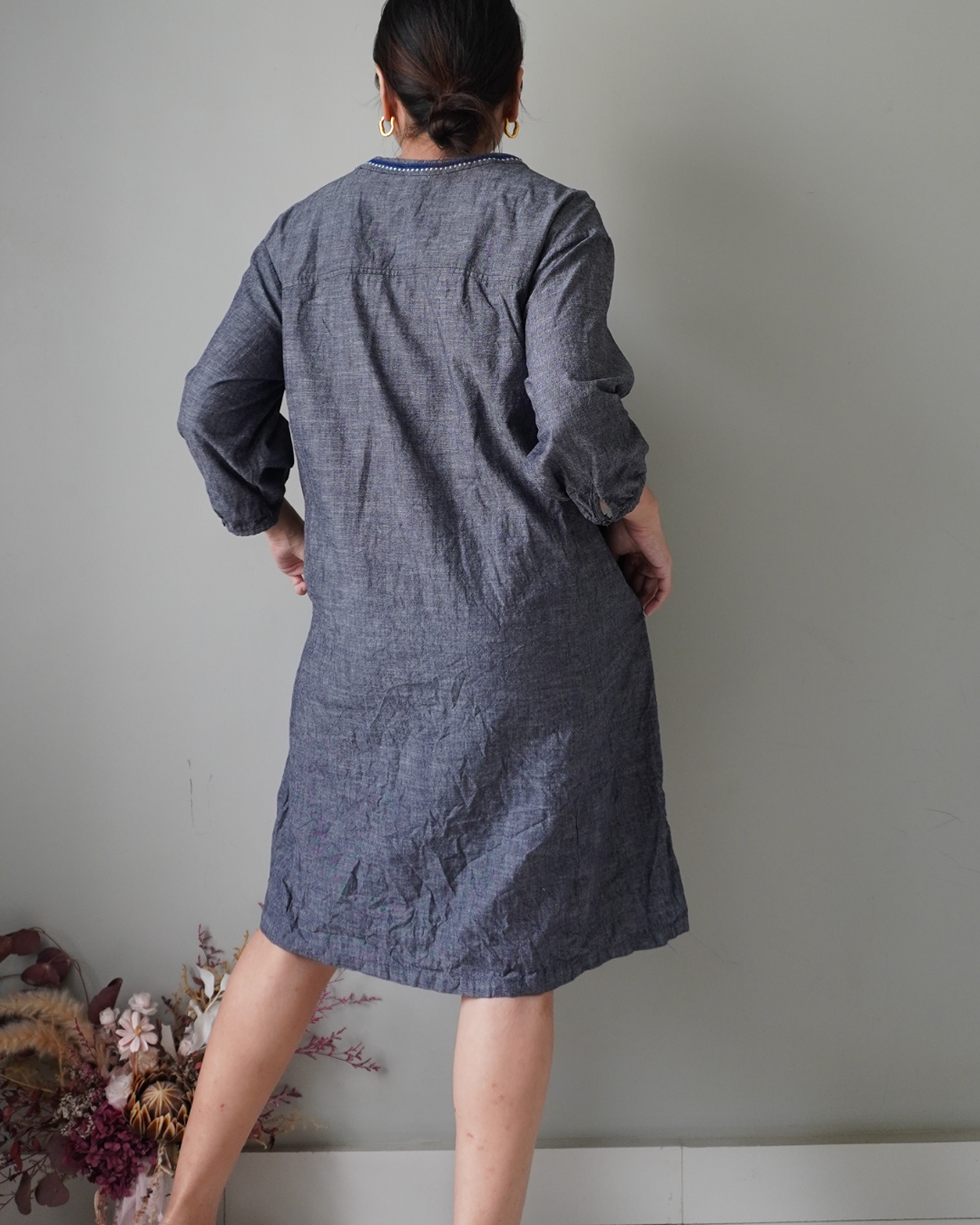 a bluish gray linen casual dress with functional pockets and the prettiest tassel deets - Image 4