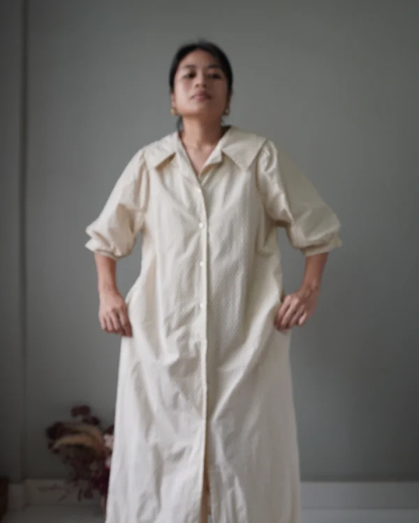 Crisp beige dress, button down details, classic collar cut and pockets - Image 3