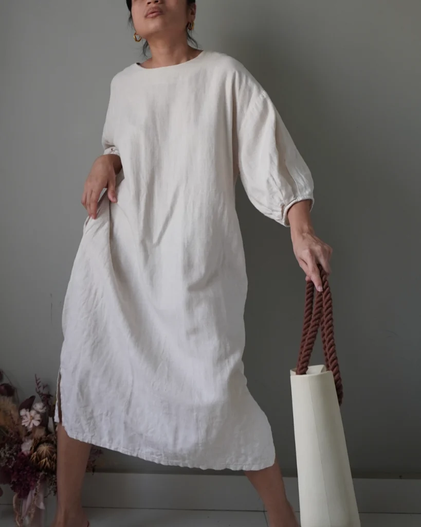 oat linen dress looks with the clean color and basic cut, loose fit and has functional pockets